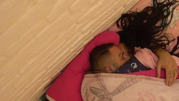 DOK JE DALILA SLOMLJENA U DRUGOJ SOBI! Filip i Maja ne mogu da se kontrolišu, razmenjuju nežnosti, njegova bivša jeca od ranog jutra!