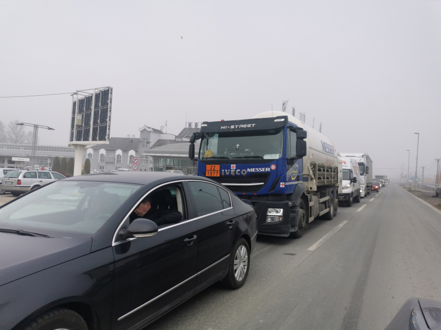 UPOZORENJE ZA VOZAČE! Zbog snega otežan saobraćaj, bez ovoga ne krećite na put