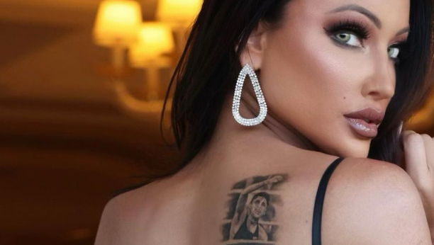 OSKAR ZA LJUBAV Bombastična TV zvezda zanosnih oblina "nacrtala" slavnog boksera, ZAUVEK JE NJEN (FOTO)