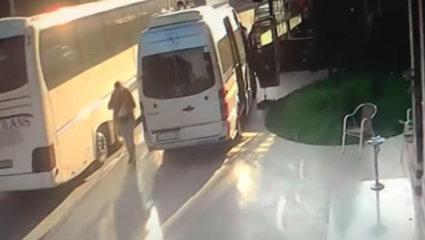 NISU NI SLUTILI DA IM JE POSLEDNJE PUTOVANJE Snimak putnika iz autobusa smrti! (FOTO/VIDEO)