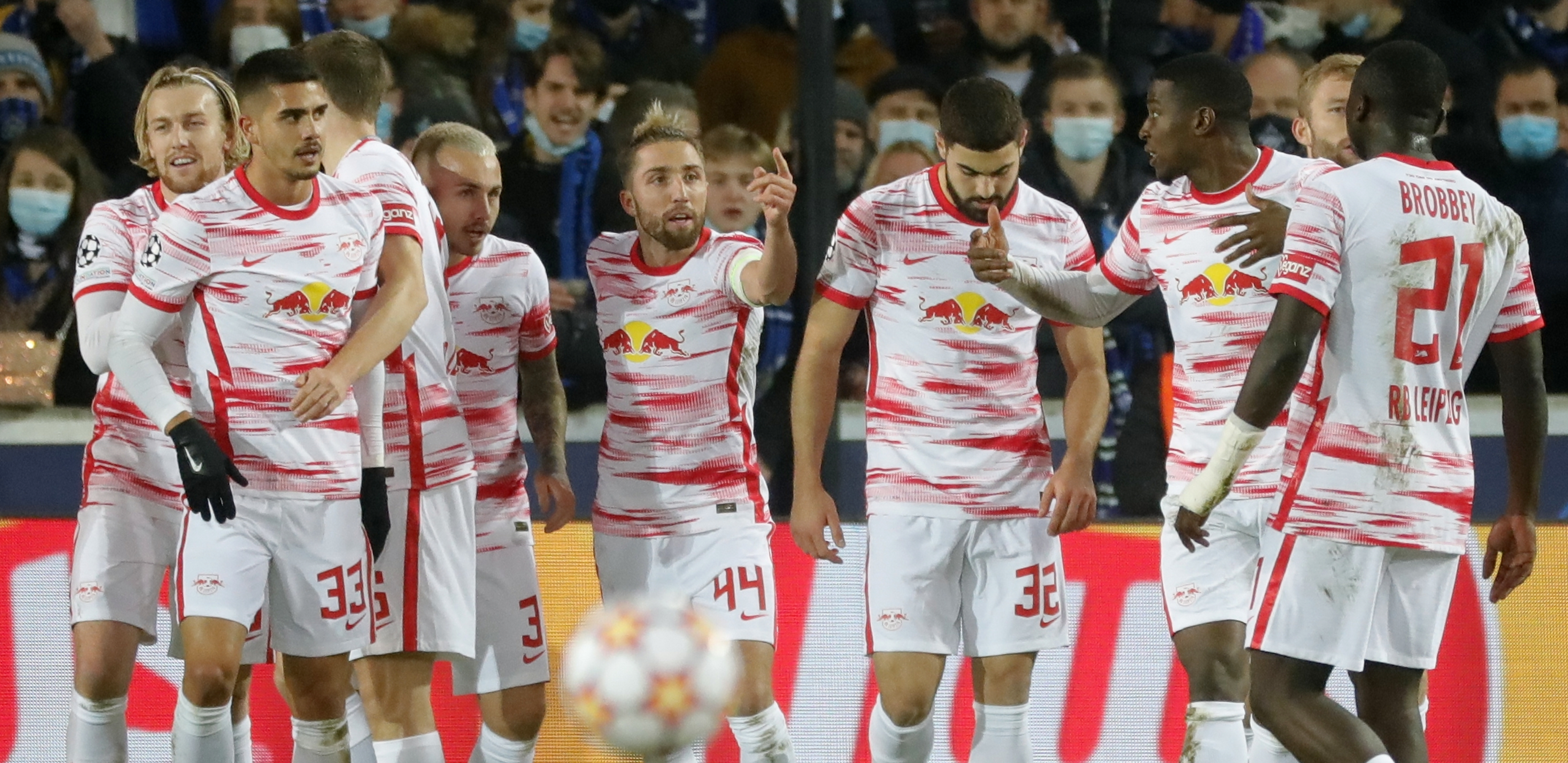 MILAN POBEDOM ZAMRSIO SITUACIJU Siti u derbiju milijardera pobedio PSŽ i obezbedio prvo mesto (VIDEO)