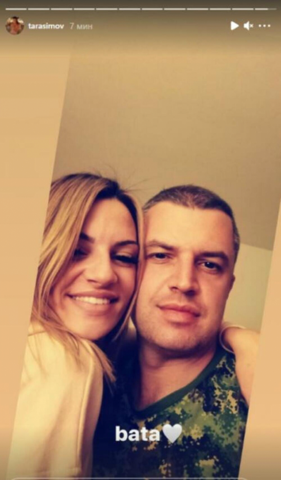 OVO JE BRAT TARE SIMOV! Opasan je frajer, ne voli medijski da se eksponira, dugo ga je krila od javnosti, a sličnost između njih je neverovatna! (FOTO)