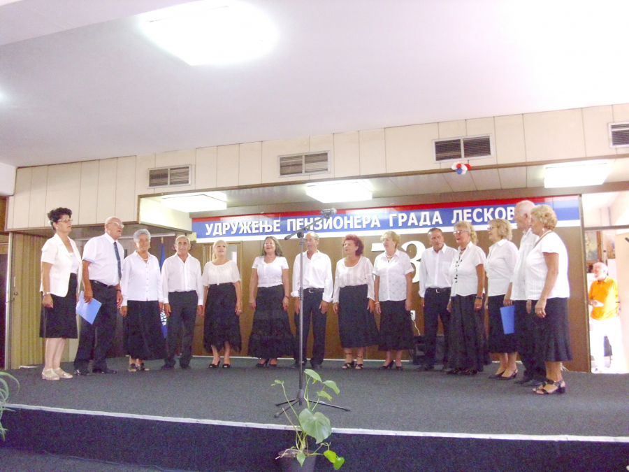 DVE HILJADE DINARA PO POTVRDI Podeljeni vaučeri za nabavku robe široke potrošnje penzionerima u Leskovcu sa najnižim mesečnim primanjima