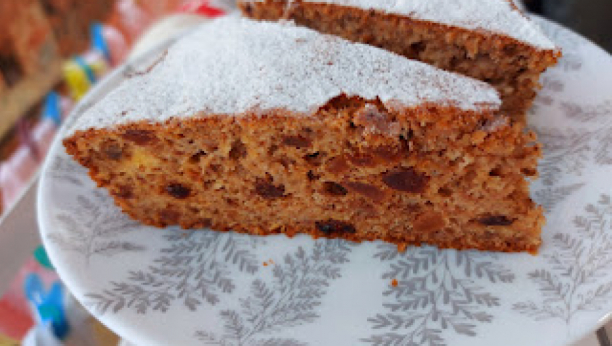 STARINSKI RECEPT ZA SAVRŠEN SLATKIŠ Kolač sa jabukama i orahom, sočan i izdašan (VIDEO)