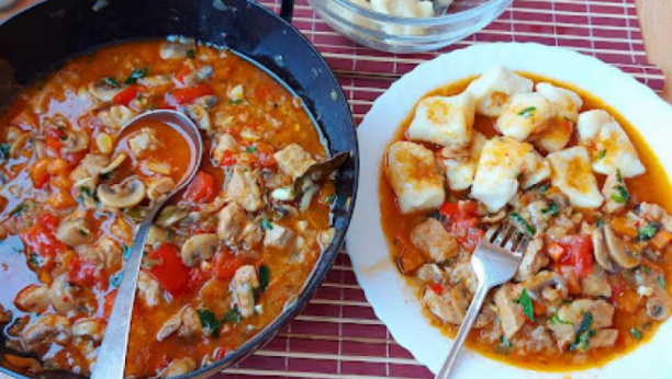 APSOLUTNO SAVRŠENSTVO Gulaš sa njokama, greje bolje od radijatora (VIDEO)