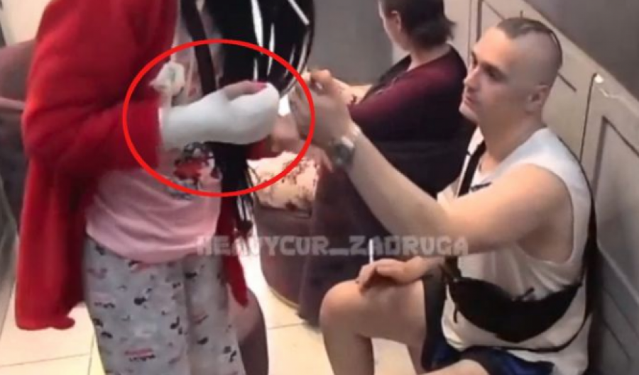 TARA SIMOV POKAZALA STRAVIČNE POVREDE Zadrugarku nakon jezivog nervnog sloma hitno izveli iz Zadruge, vratila se u gipsu!