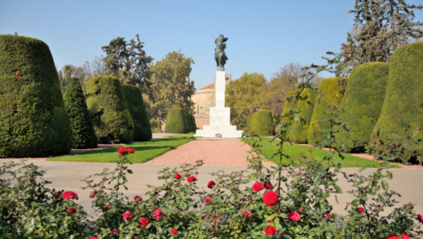 NAJLEPŠA SKULPTURA KOJU JE SRBIJA IMALA Da li ste znali da se ovaj spomenik nalazio na mestu Spomenika zahvalnosti Francuskoj na Kalemegdanu?