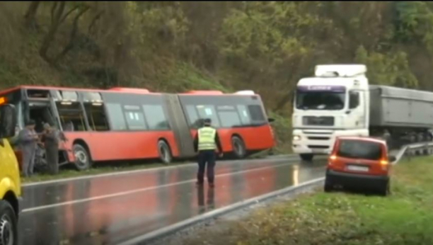 UKLETA DEONICA Lastin autobus prevrnuo se juče na mestu najteže saobraćajne nesreće na teritoriji Beograda
