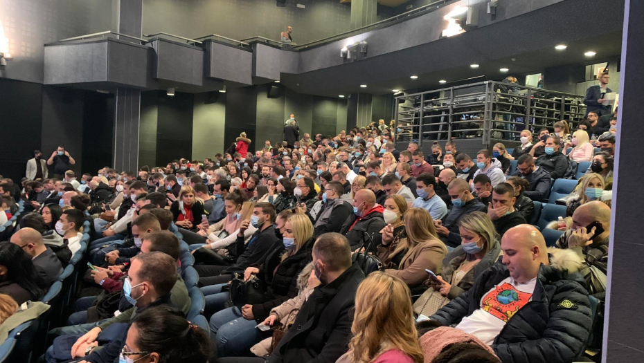 IZVANREDNA VEST Ana Brnabić: Bespovratno 20.000 evra  (VIDEO)