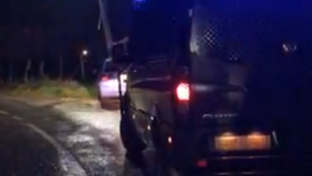 NOVI SNIMAK SA MESTA ZLOČINA Policija postavila traku: Zloslutna kiša spira krv... (VIDEO)