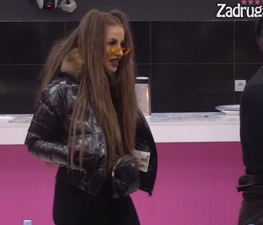 LETELO SVE PO KUĆI Tari pala roletna gađala, polivala, lomila sve, obezbeđenje nije moglo da je zadrži!