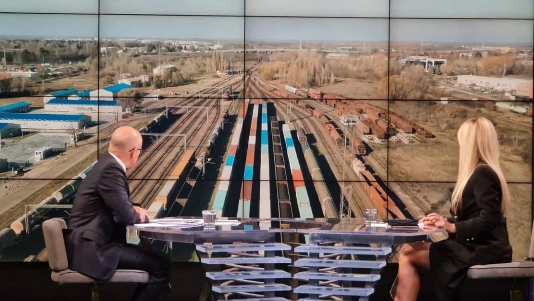 VUČEVIĆ: Za 12 miliona evra smo smanjili dug Grada od 2012. godine, a novčanu pomoć za prvo dete uvećavamo za 300 odsto!