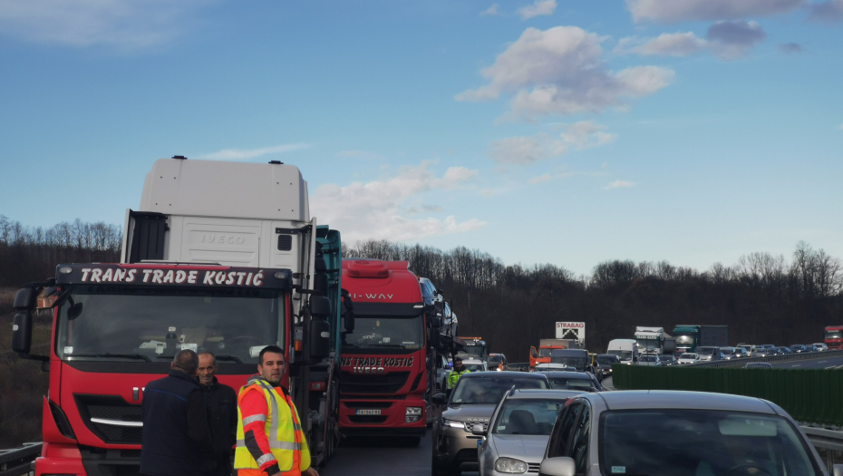 KOLAPS U OBRENOVCU Kamion oštetio most preko Kolubare