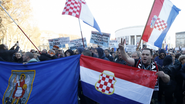 VANDALIZAM U HRVATSKOJ Uništena zastava srpske zajednice u Varaždinu