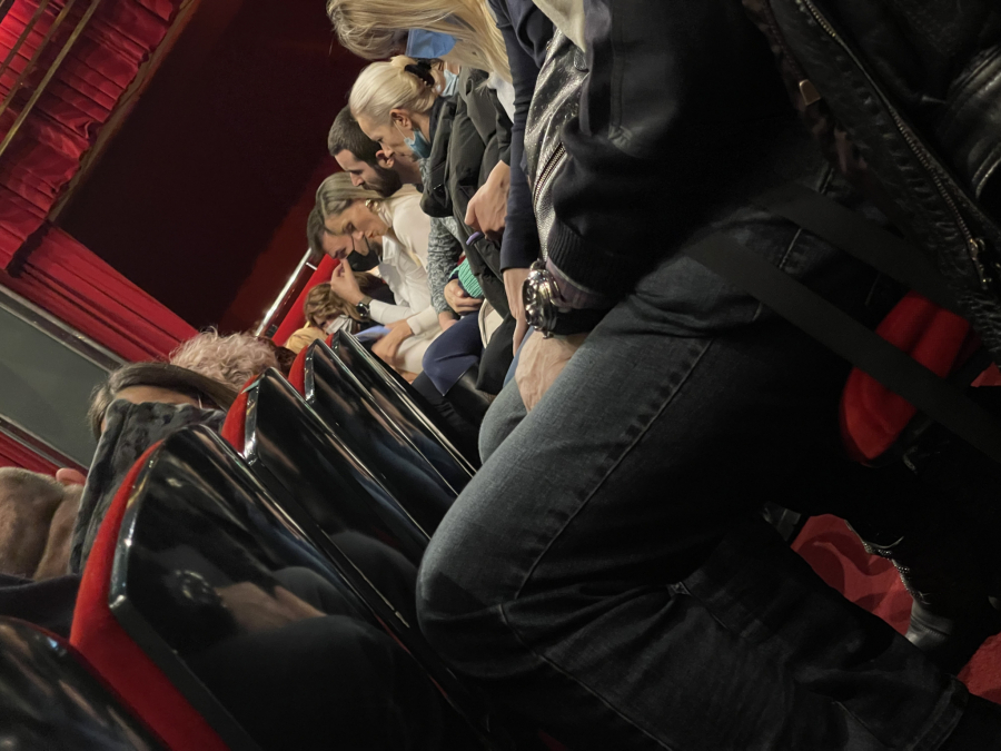 ALO! PAPARAZZO GLUMICA KRŠILA MERE U jeku pandemije Gavrilovićeva skinula masku usred zatvorenog prostora!