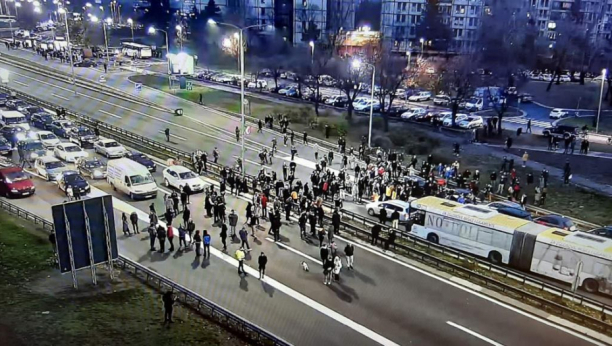 NOVO HITNO SAOPŠTENJE MUP Blokade saobraćaja i neprijavljeni skupovi kršenje zakona!