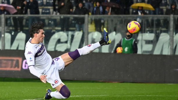 DUŠAN SILNI! Briljantnim pogotkom Vlahović ispisao istoriju, ipak Fjorentina nažalost izgubila (VIDEO)