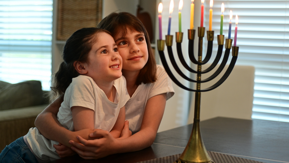 NAJRADOSNIJI PRAZNIK Jevreji slave Hanuku