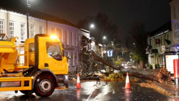 Treća žrtva nezapamćene oluje koja je pogodila Veliku Britaniju (FOTO/VIDEO)