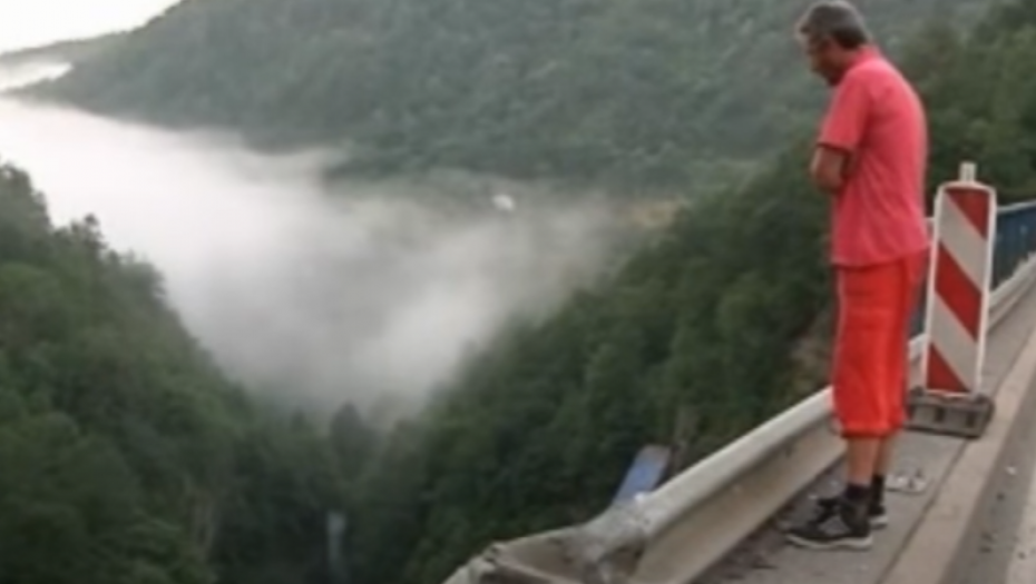 TRAGEDIJA U CRNOJ GORI Srpkinja kolima sletela u kanjon Morača