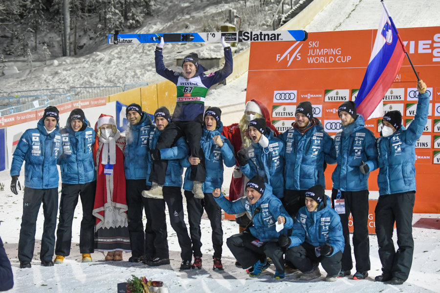 ZASLUŽIO Prva slika sa Deda Mrazom, nagrada za pobedu (FOTO)