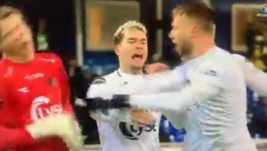 SULUDO! Slovenac tukao svog golmana, a pad čuvara mreže je postao hit na internetu! (VIDEO)