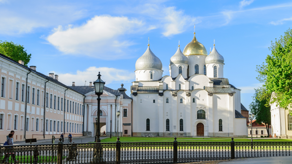 SABORNA CRKVA SVETE SOFIJE U NOVGORODU Izvanredan spomenik drevne ruske arhitekture