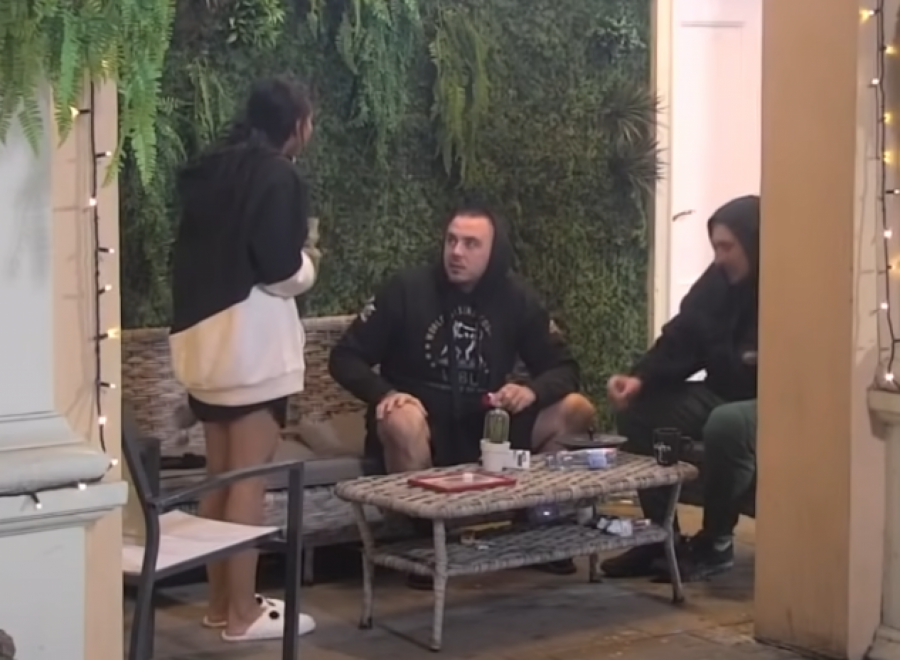 KLOŠARKO JEDNA! Brutalna svađa Cara i Maje, zadrugarki pao mrak na oči, počela da ga gađa i napravila rusvaj u Beloj kući, a potom žestoko zapretila!