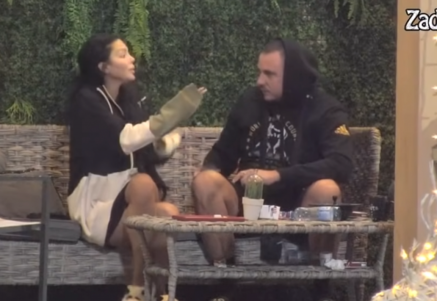 KLOŠARKO JEDNA! Brutalna svađa Cara i Maje, zadrugarki pao mrak na oči, počela da ga gađa i napravila rusvaj u Beloj kući, a potom žestoko zapretila!