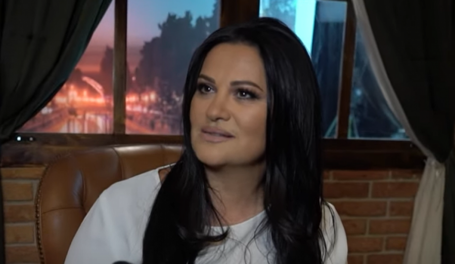 PEVAČICA OSTALA U ŠOKU Janu Todorović je iznenadio obožavatelj koji je istetovirao njen lik i ovaj natpis (FOTO)