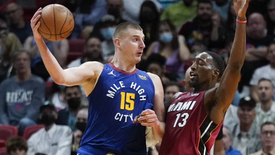 OSVETA! Jokić razbio Majami i jednom rečenicom"zaledio" Amere, braća sve gledala iza klupe! (VIDEO)