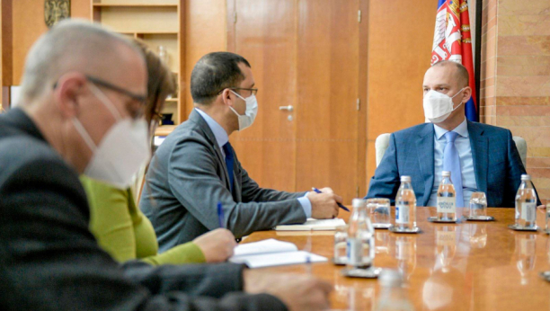 SRBIJA URADILA ODLIČAN POSAO Ministar Lončar sa šefom tima za imunizaciju SZO doktorom Sidartom (FOTO)
