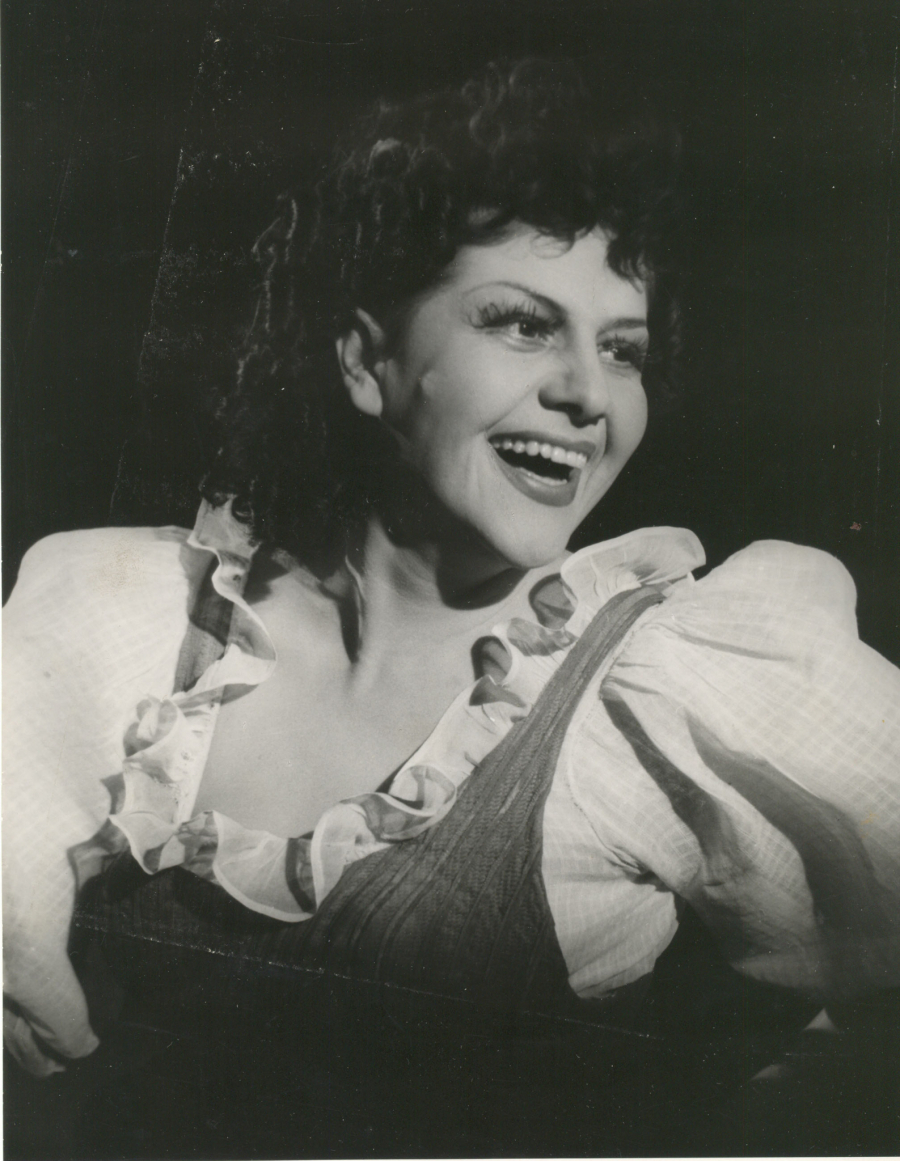 UDAJA JE BILA MOJ BEG Teška životna priča naše slavne glumimuce Mire Stupice