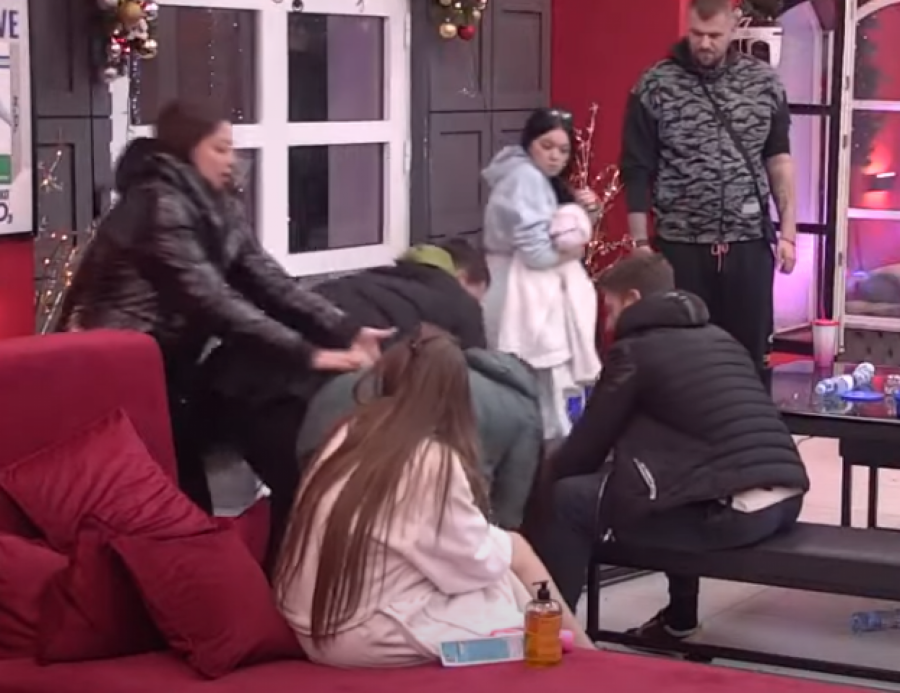 TUČA MILJANE I ZOLE ZBOG HRANE I ALKOHOLA! Kulićeva nasrnula na bivšeg, on je počupao, zadrugarka zakukala i krenuli da vrišti!