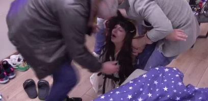 MILJANA SE BACALA, RIDALA I PALA U NESVEST Saznala da Zola ima drugu devojku, pa pohisterisala! (VIDEO)