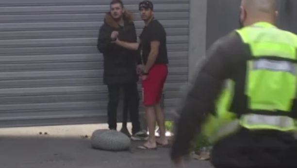 OBEZBEĐENJE GA OPKOLILO Gruja shvatio da ga žena ostavila, pa lomio sve po zadruzi! (VIDEO)