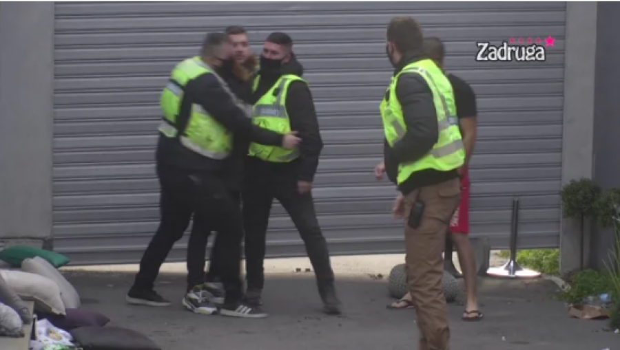 OBEZBEĐENJE GA OPKOLILO Gruja shvatio da ga žena ostavila, pa lomio sve po zadruzi! (VIDEO)