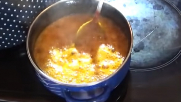 SVI PRAVE ISTU GREŠKU KADA SPREMAJU ZAPRŠKU, A PROFESIONALNI KUVARI POTVRĐUJU: Držite se ovog pravila i biće savršene gustine