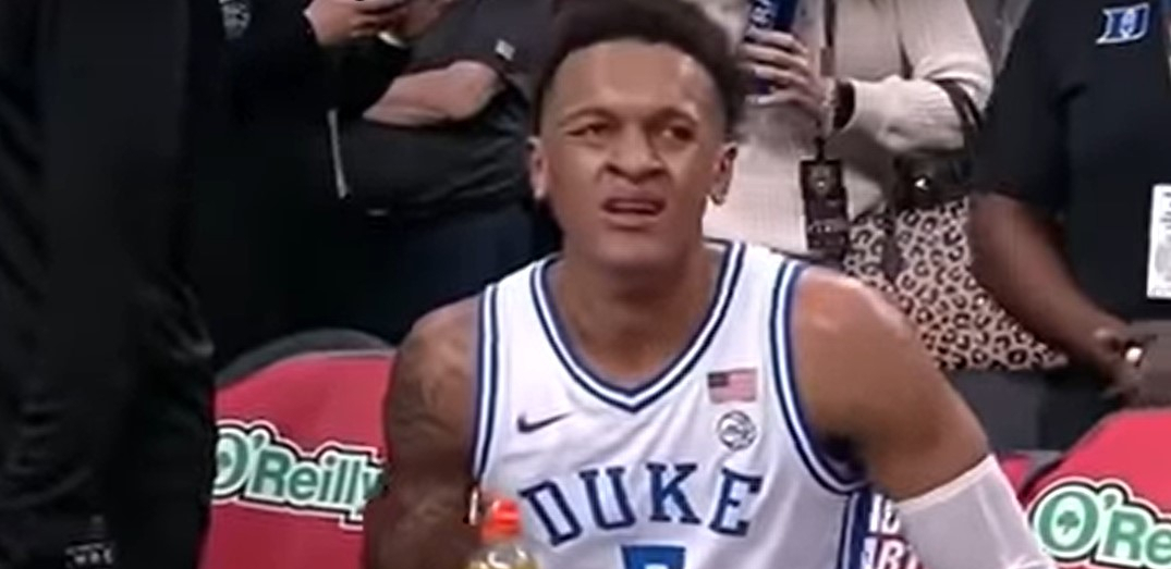 ZVEZDA NE ZNA ŠTA JOJ SE DEŠAVA Gubi tri kile po meču, hitno je završio kod lekara! (VIDEO)