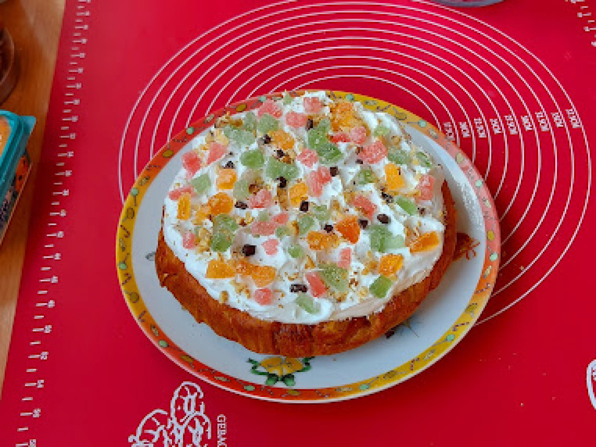 FANTASTIČNA JESENJA POSLASTICA Kolač sa jabukama, sa savršeno ukusnim prelivom (VIDEO)