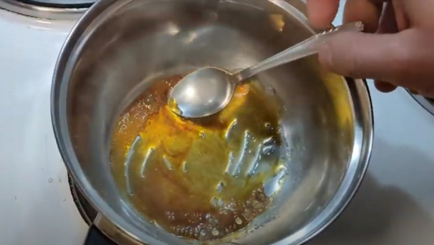 NE ZOVU GA DŽABE "UBICOM KAŠLJA" Pripremite lek naših baka i rešite se TEGOBA U PLUĆIMA!