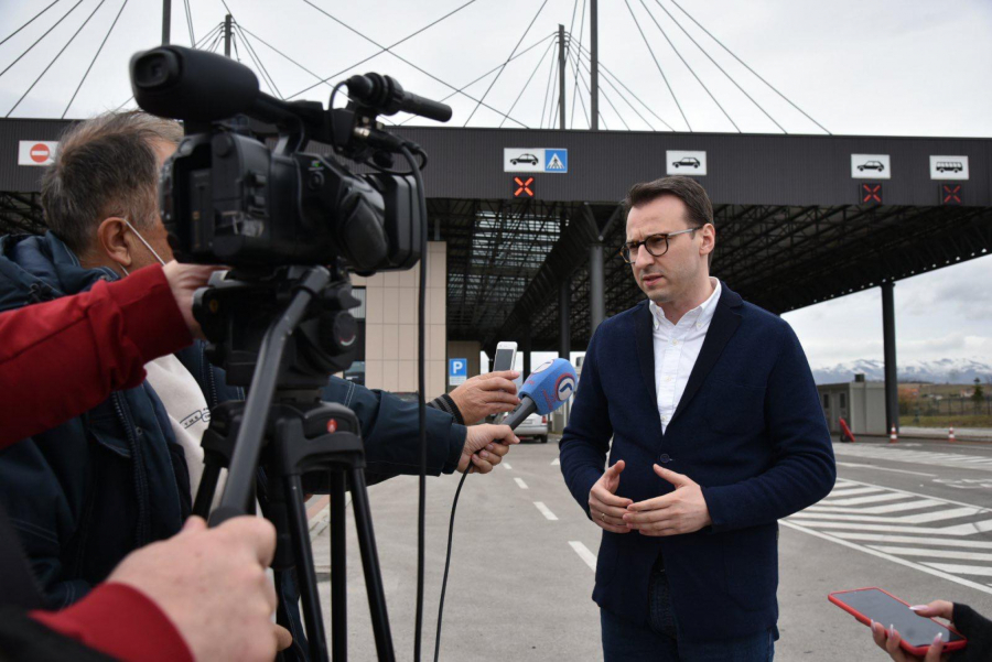 DOKLE ĆETE TO DA RADITE Brnabić: Po peti put se zabranjuje Petru Petkoviću ulazak na Kosmet