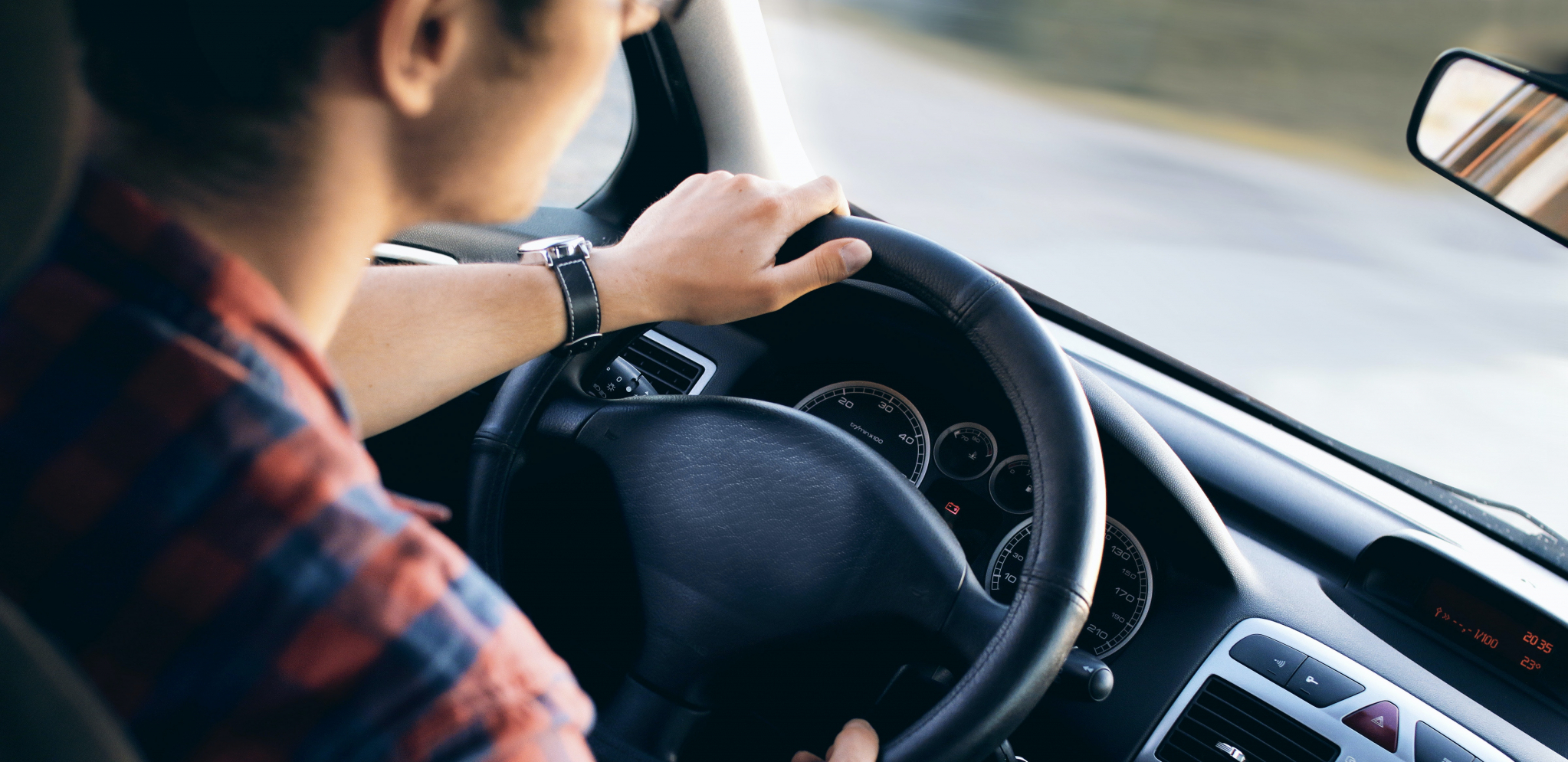 PSIHOLOŠKI TEST Način na koji držite volan otkriva mnogo toga o vama