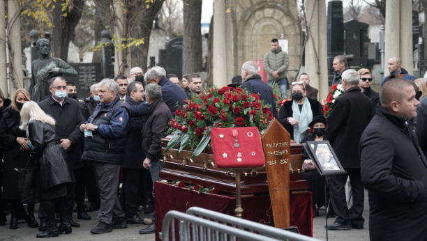 BEZ KRSTA I POPA Mrkonjić ispraćen na večni počinak uz ovaj simbol