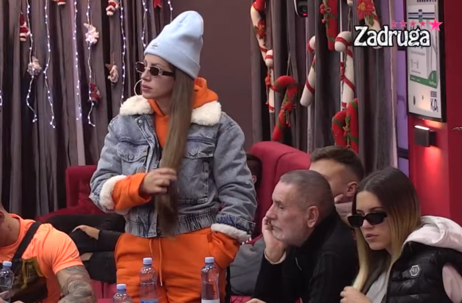 ORI SE BELA KUĆA! Car najgnusnije izvređao Dalilu, udario i na njenu porodicu, a sve to zbog ljubomore prema Kariću!