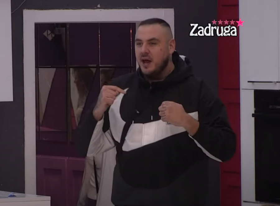 ORI SE BELA KUĆA! Car najgnusnije izvređao Dalilu, udario i na njenu porodicu, a sve to zbog ljubomore prema Kariću!