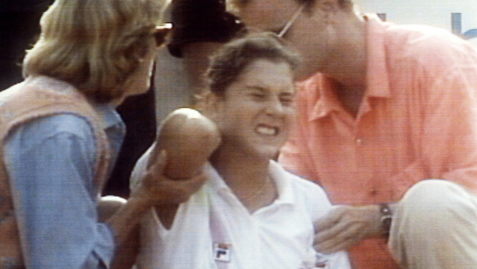 UBOD KOJI JE UNIŠTIO JEDNU KARIJERU Smrt napadača na Moniku Seleš otvorila stare rane, da li su teniseri danas bezbedni?