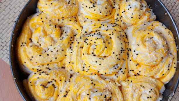 SJAJAN RECEPT IZ BAKINE BELEŽNICE Veličanstvena lisnata pogača, idealna za doručak i ručak (VIDEO)