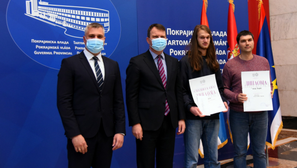 VI STE SLIKA NAŠE BUDUĆNOSTI Pokrajinska vlada nagradila najuspešnije učenike i njihove mentore