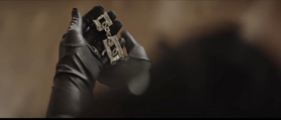 DA LI ĆE OVO BITI NAJSKUPLJI SRPSKI SPOT? Otkrivamo ko daruje narukvice od brilijanata i krije se ispod maske!